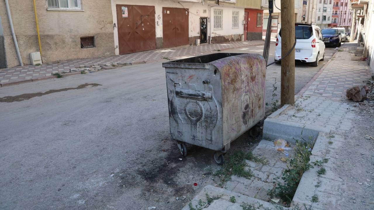 Elazığ'da "vicdansızlığın daniskası!" Çöp konteynerinde yeni doğmuş bebek bulundu 4