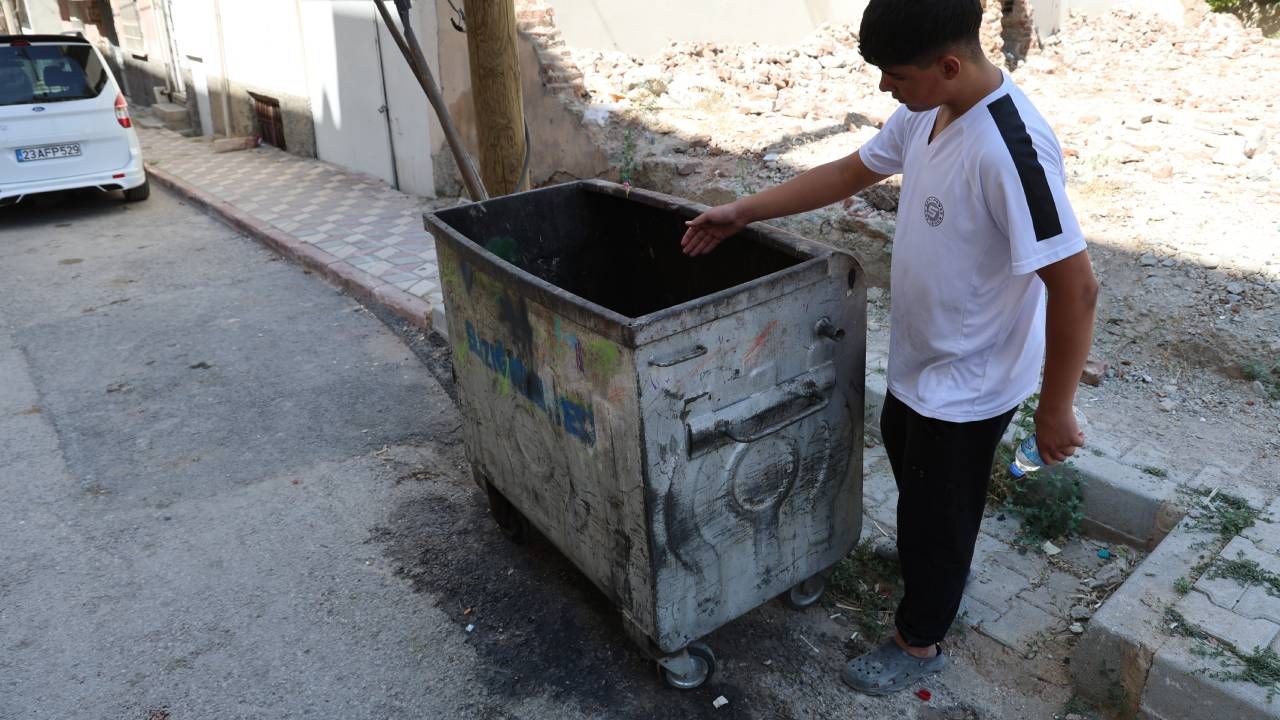 Elazığ'da "vicdansızlığın daniskası!" Çöp konteynerinde yeni doğmuş bebek bulundu 1