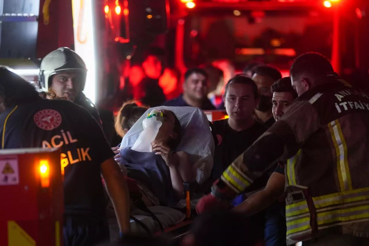Ankara’da 26 katlı binada yangın faciası: 1’i bebek 3 kişi hayatını kaybetti, 27 kişi yaralandı 2