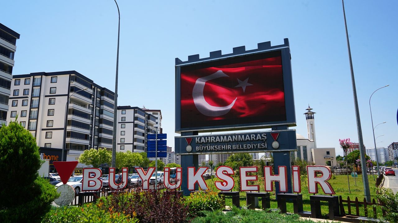 Erdoğan'ın çağrısının ardından Hakkari’den İstanbul'a herkes Türk bayrağı asmaya başladı 2