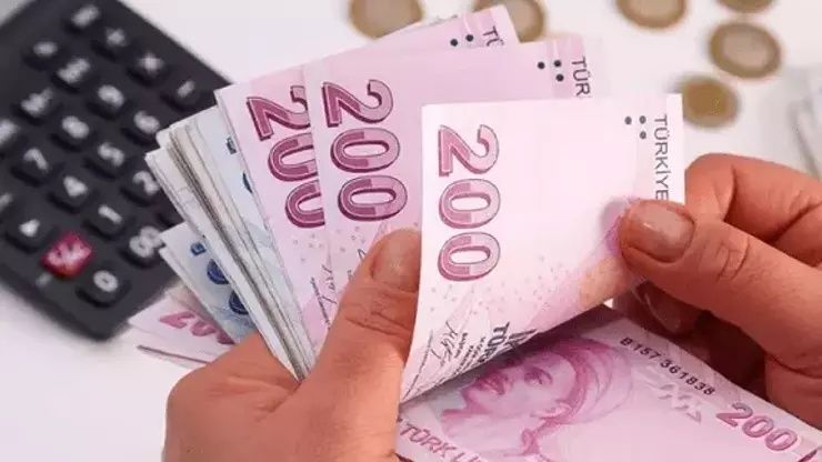 Asgari ücretli ile memur arasındaki uçurum AK Parti kampında gündem oldu: "Yılda iki zam yapılmalı" önerisi öne çıktı 3
