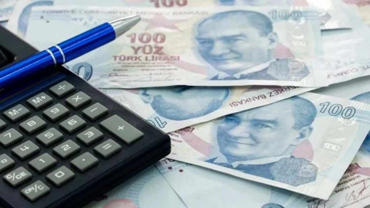 Asgari ücretli ile memur arasındaki uçurum AK Parti kampında gündem oldu: "Yılda iki zam yapılmalı" önerisi öne çıktı 4
