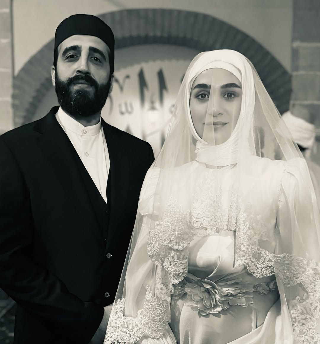 Kızıl Goncalar'ın Birgül'ü Sitare Akbaş, çocukluk arkadaşı ile nişanlandı! Nişan elbisesine beğeni yağdı 2