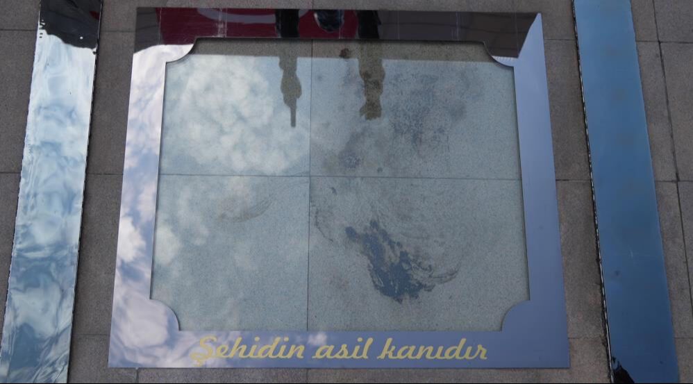 O tek kurşun, bir milletin kaderini değiştirdi! Ömer Halisdemir’in şehit düştüğü noktada kanı hala korunuyor.... 2