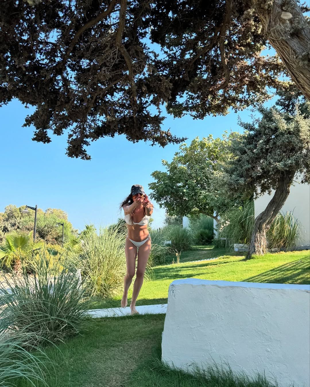 Sinem Kobal'dan nefes kesen tatil pozları 3