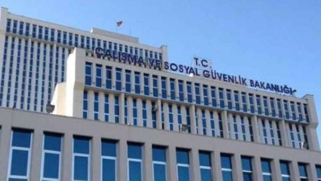 Bakanlığı harekete geçiren itiraflar! CHP delegelerinin yakınları ve Ekrem İmamoğlu'nun sosyal medya ağına işe gitmeden maaş 4