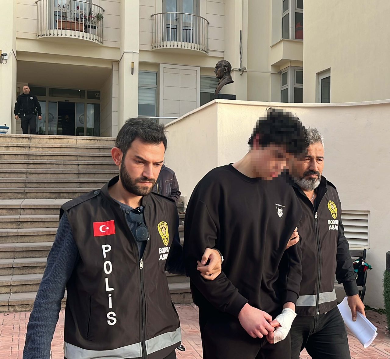 Bodrum'da evlat vahşeti! Öz annesi Figen Bezmez'in boğazını kesip öldürdü, 24 yıl ceza aldı 2
