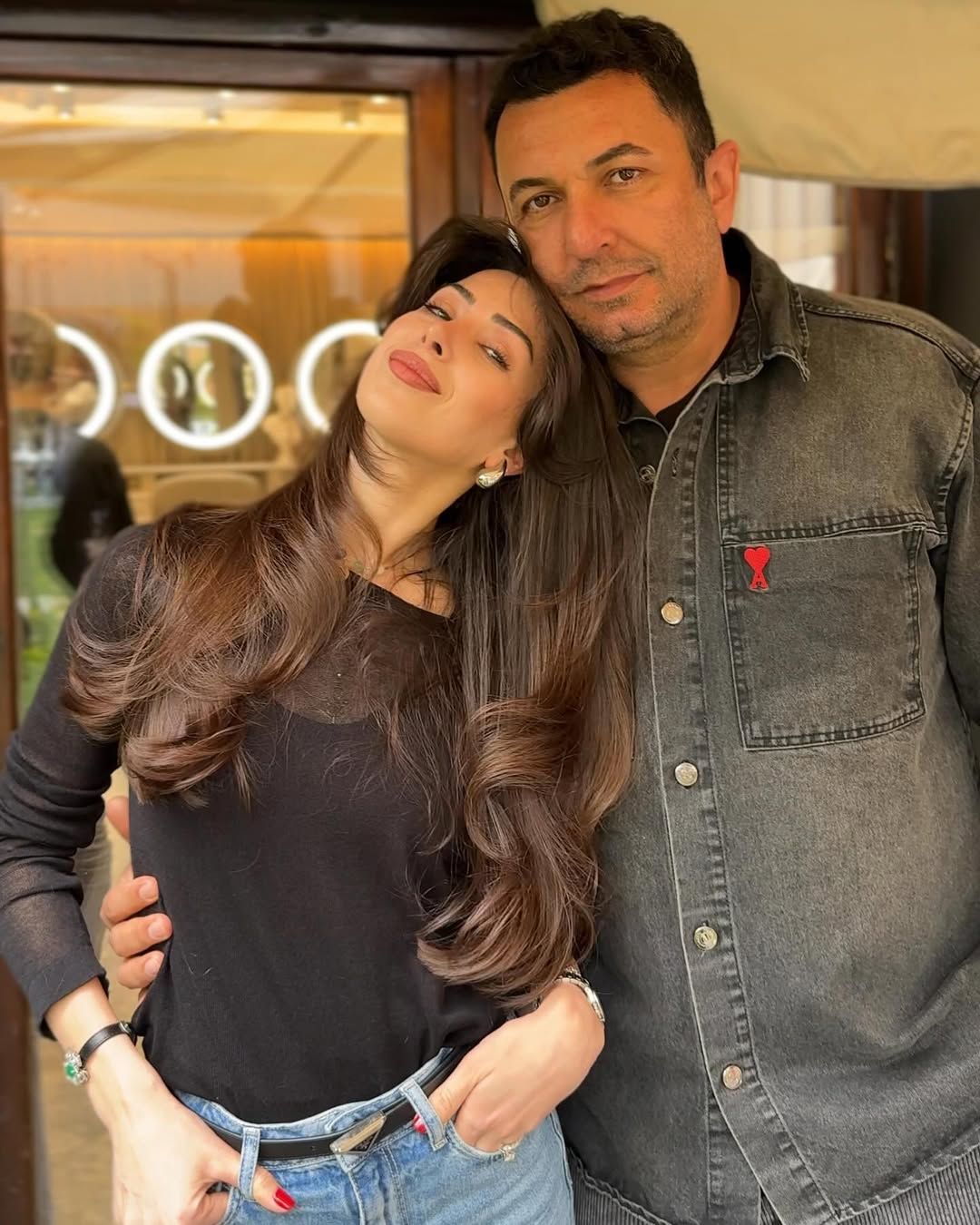 Güldür Güldür'ün yıldızı Toygan Avanoğlu'nun İranlı eşi Şiva Behrouzfar güzelliğiyle gündemde! 1
