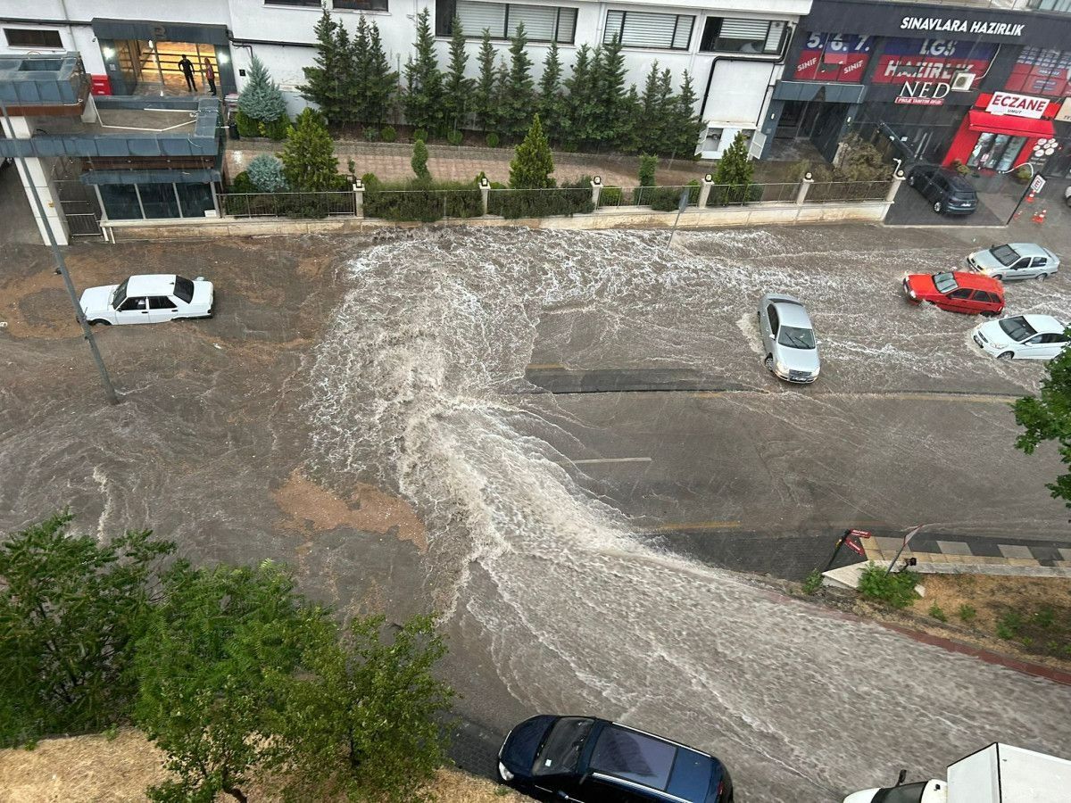 Başkentte alt yapı sıfır! Ankara felaketi yaşadı: Sağanak yağış vurdu! Evin duvarı patladı! 5