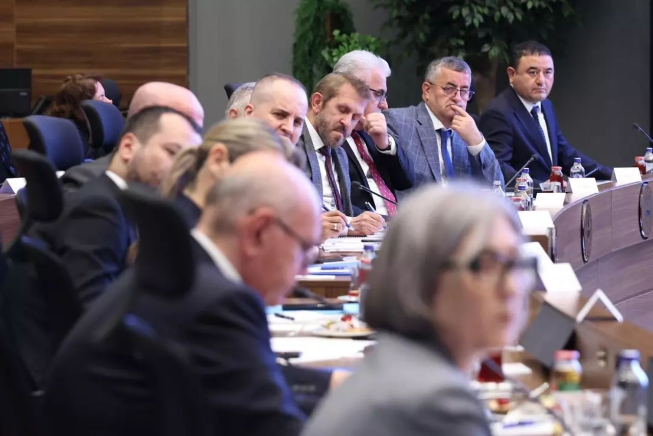 İçişleri Bakanlığı’ndan kritik toplantı! Trafik hız levhaları ve sokak hayvanları gündemde 2