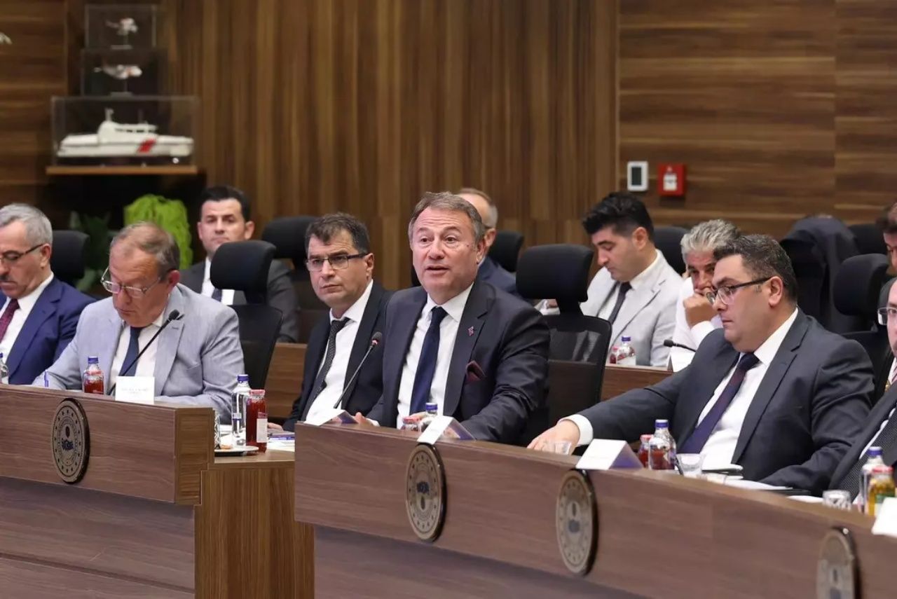 İçişleri Bakanlığı’ndan kritik toplantı! Trafik hız levhaları ve sokak hayvanları gündemde 3