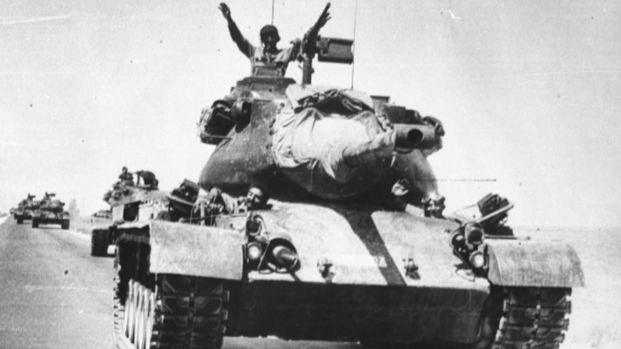1974 Barış Harekatı'nın 51. yıl dönümünde Kıbrıs Gazileri Taksim'de esas duruşta selam verdi 8