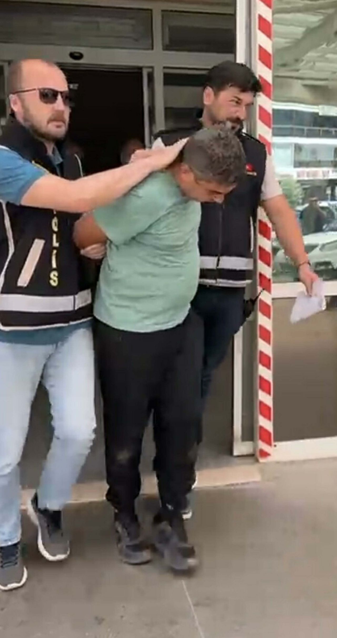 Nazilli'de eşi ve 2 çocuğunun uyuduğu evi kundaklayan itfaiye eri Turgay Gezgin cezaevinde intihar etti 3