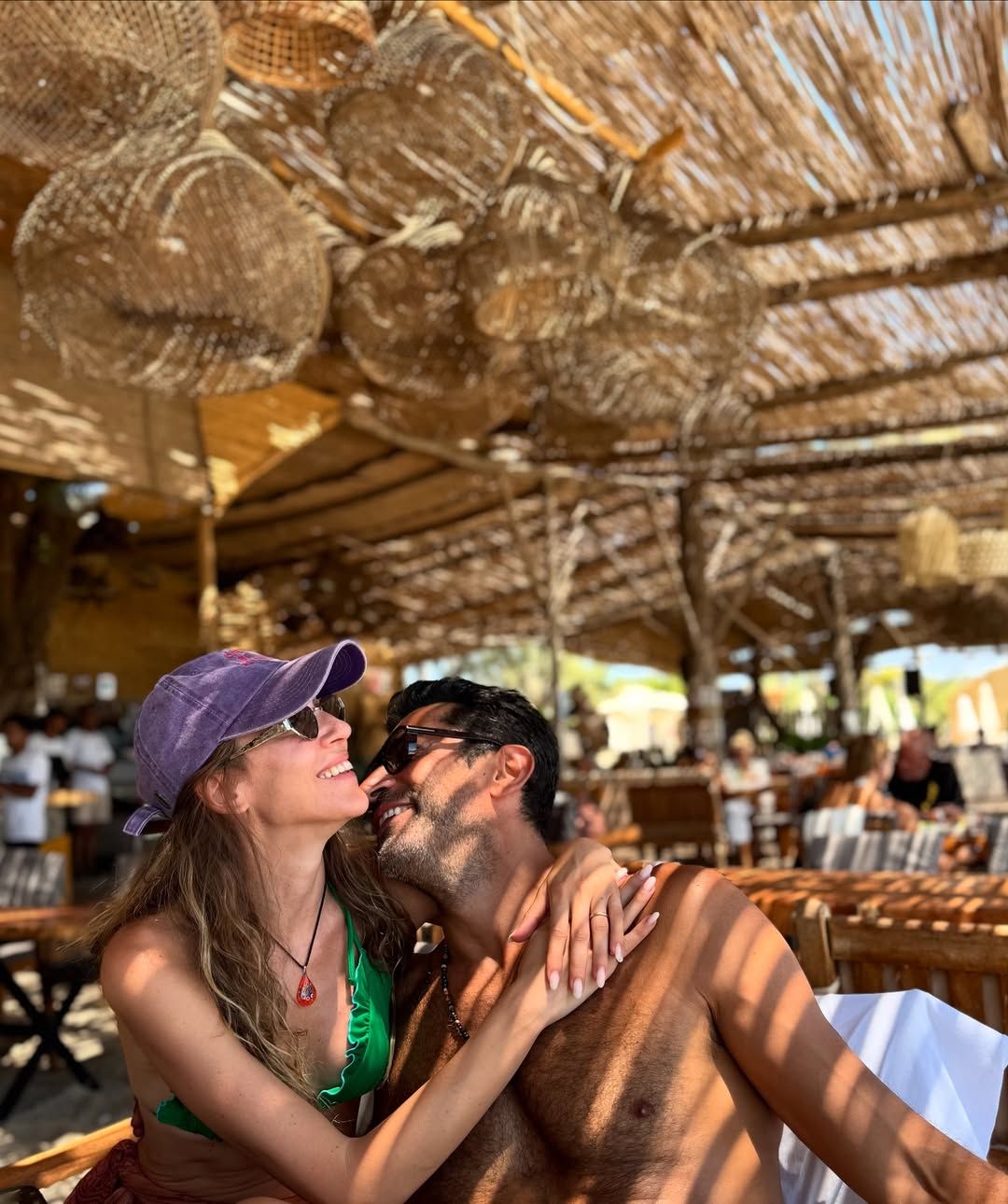 'Boşanıyorlar' diyenler ayıp etti! Sinem Kobal ve Kenan İmirzalıoğlu'ndan tatilde aşk dolu pozlar 2