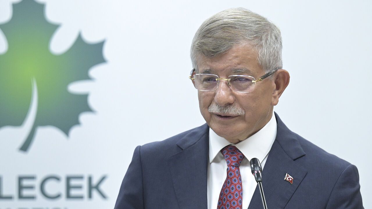 Tatil iyi geçti mi beyler? Bronz tenli Erbakan ve Davutoğlu sosyal medyanın diline düştü... 3