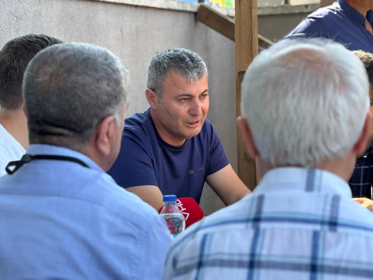 “Motoru sattırdık, kaza yapmasın diye… Böyle bir şey oldu...” Yangın şehidi Bayram Eren Arslan’ın babası konuştu, gözyaşları sel oldu 1