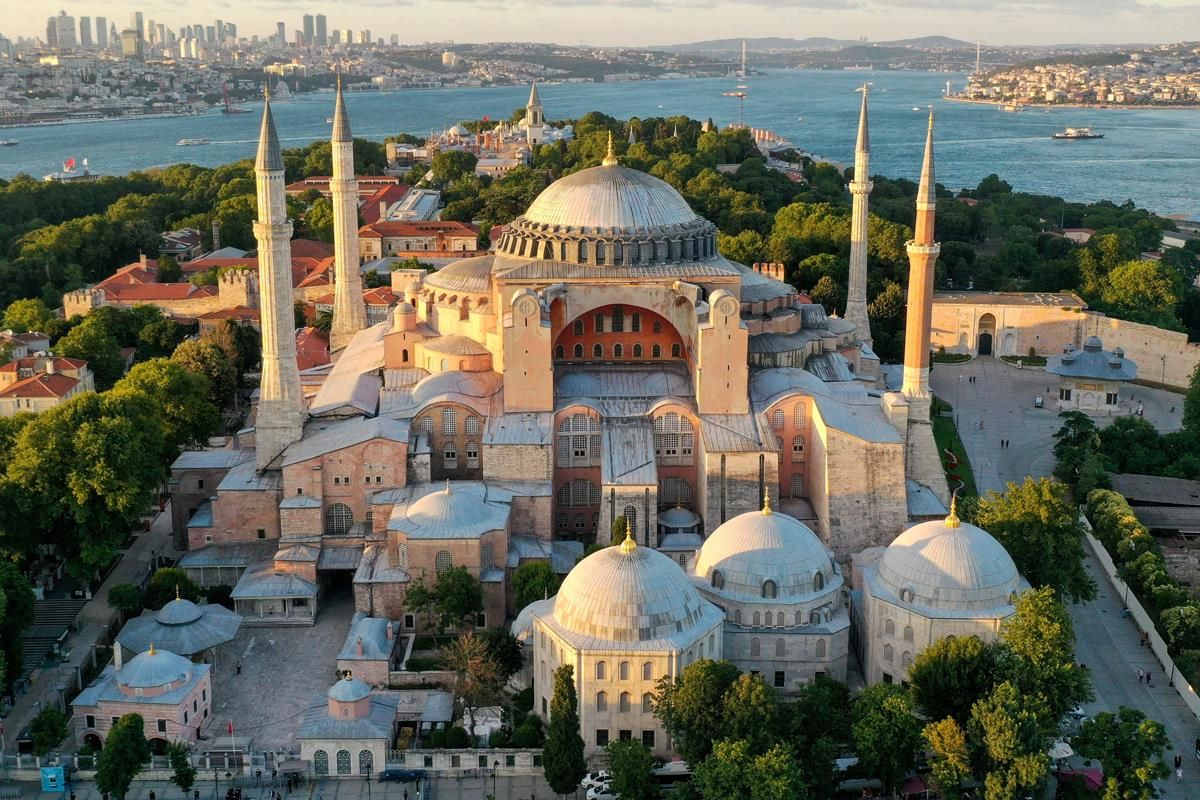 Ayasofya'nın ibadete açılışının 5. yılında Cumhurbaşkanı Erdoğan'dan dikkat çeken mesaj: Ayasofya'nın dirilişini görmeyi bizlere nasip eden Rabb'ime sonsuz şükürler olsun 2