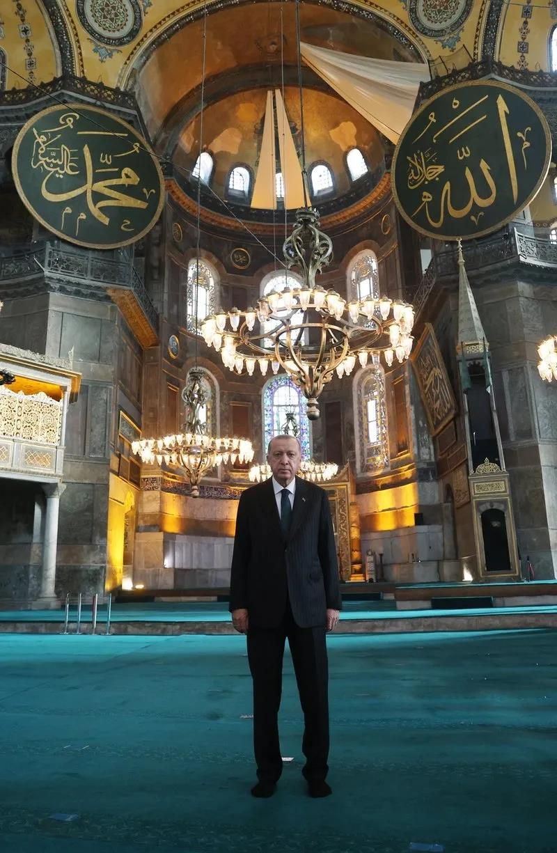Ayasofya'nın ibadete açılışının 5. yılında Cumhurbaşkanı Erdoğan'dan dikkat çeken mesaj: Ayasofya'nın dirilişini görmeyi bizlere nasip eden Rabb'ime sonsuz şükürler olsun 3
