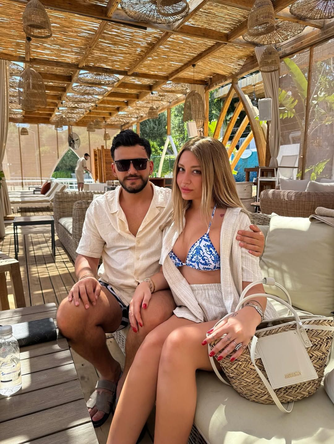 Mika Raun'un sevgilisi Bodrum'da ortalığı birbirine kattı! Eğlence mekanında anonscuya yumruklarla saldırdı! 1