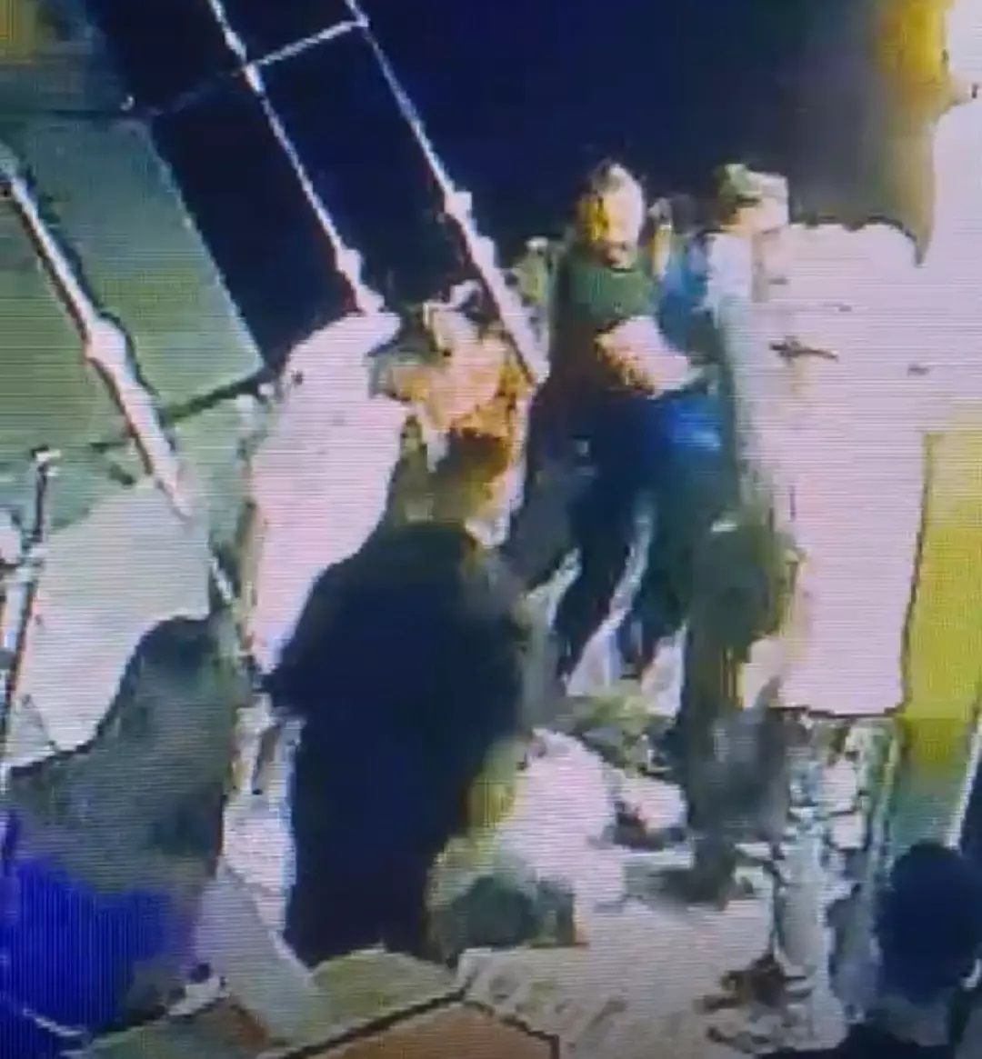 Mika Raun'un sevgilisi Bodrum'da ortalığı birbirine kattı! Eğlence mekanında anonscuya yumruklarla saldırdı! 3