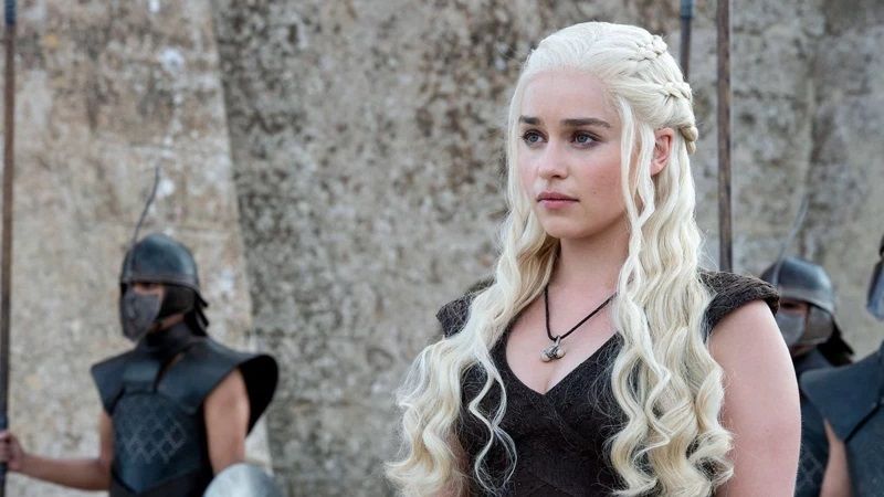 Büşra Pekin'in son hali ''Game of Thrones'' dizisinin ikonik karakteri Khaleesi’ye benzetildi 4