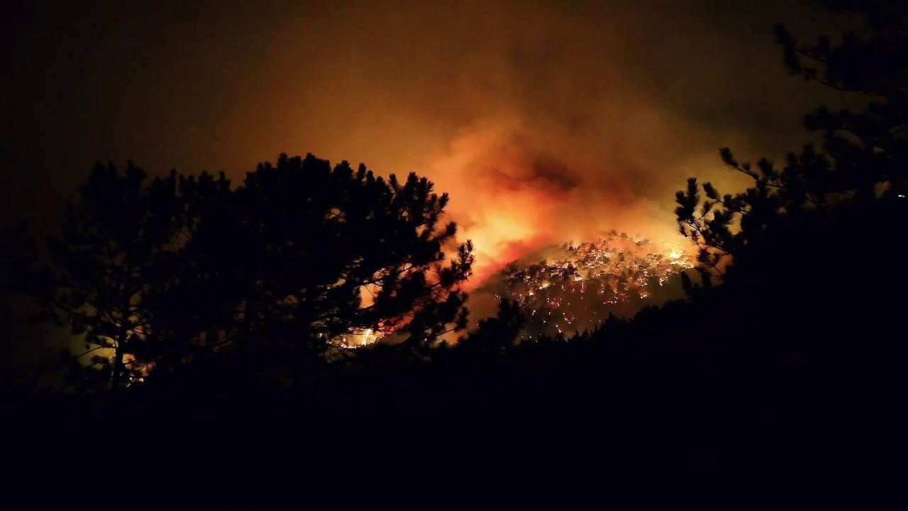 Kabus gecesi! Karabük'te yol kenarı dahil yanıyor! Dron görüntüleri dehşeti ortaya çıkardı! 4