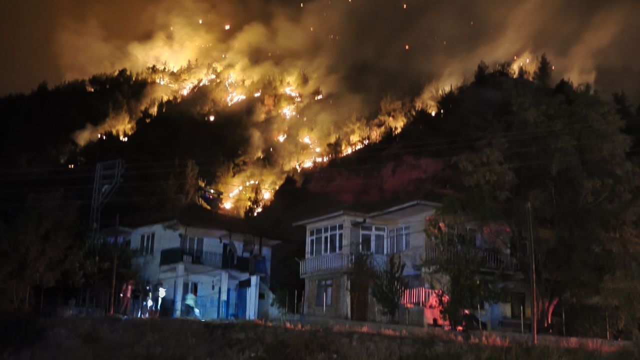 Kabus gecesi! Karabük'te yol kenarı dahil yanıyor! Dron görüntüleri dehşeti ortaya çıkardı! 6