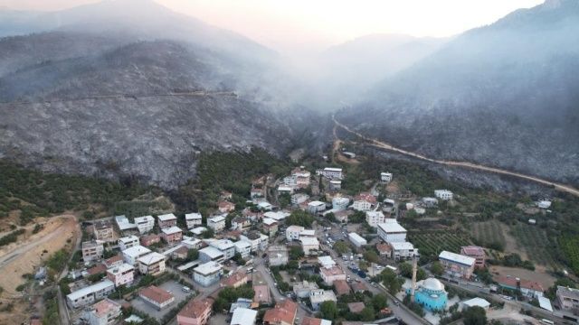 Bursa orman yangınında son durum:  Bin kişilik ordu geceyi uykusuz geçirdi! Yangının enerjisi düşürüldü... Tahribat gün ağarınca ortaya çıktı 5