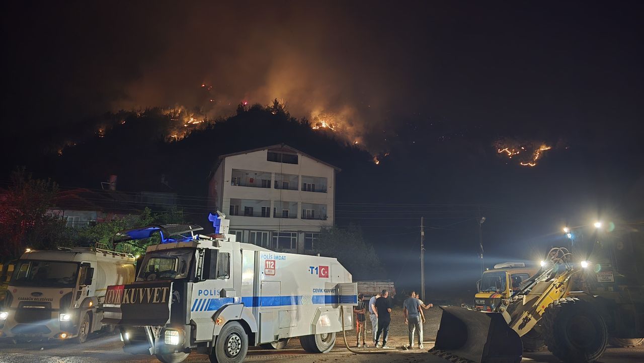 Karabük'te 1.839 vatandaş güvenli yerlere tahliye edildi; 19 köy, 57 mahalle! Alevlerle 5 gündür mücadele 10