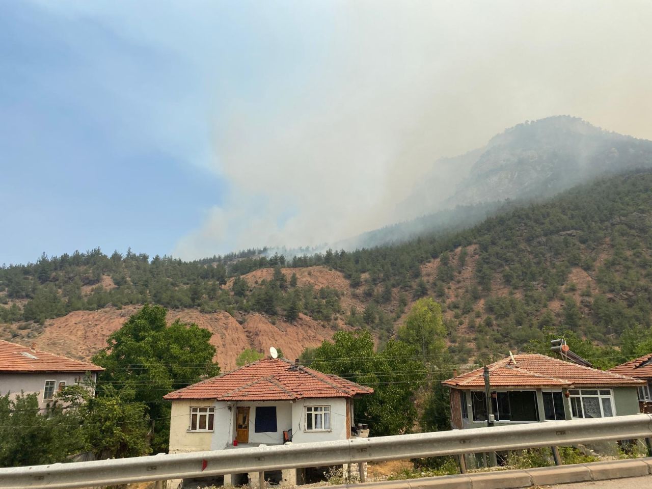 Karabük'te 1.839 vatandaş güvenli yerlere tahliye edildi; 19 köy, 57 mahalle! Alevlerle 5 gündür mücadele 12
