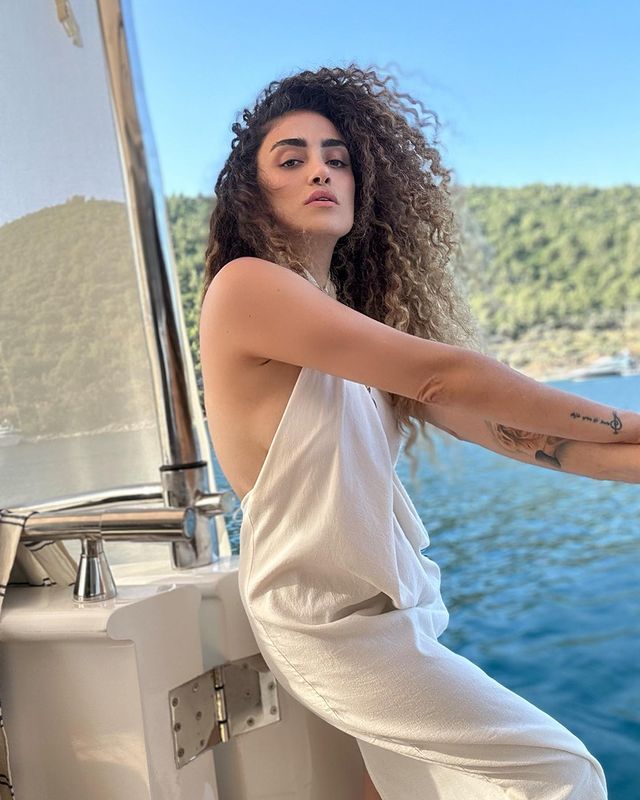 Yasemin Şefkatli'den görümcesi Dilan Çıtak'a imalı paylaşım 1