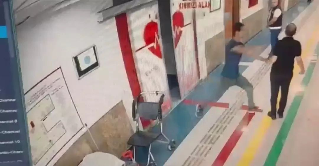 Şanlıurfa’da hastane dehşeti: Başhekim yardımcısı ve güvenlik görevlisi bıçaklandı! Saldırgan suç aletiyle birlikte yakalandı! 1