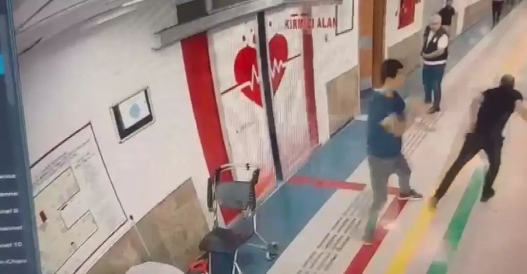 Şanlıurfa’da hastane dehşeti: Başhekim yardımcısı ve güvenlik görevlisi bıçaklandı! Saldırgan suç aletiyle birlikte yakalandı! 2