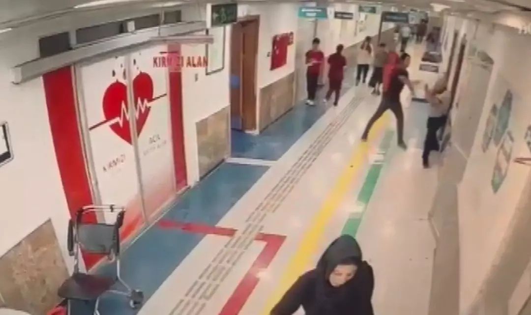 Şanlıurfa’da hastane dehşeti: Başhekim yardımcısı ve güvenlik görevlisi bıçaklandı! Saldırgan suç aletiyle birlikte yakalandı! 8