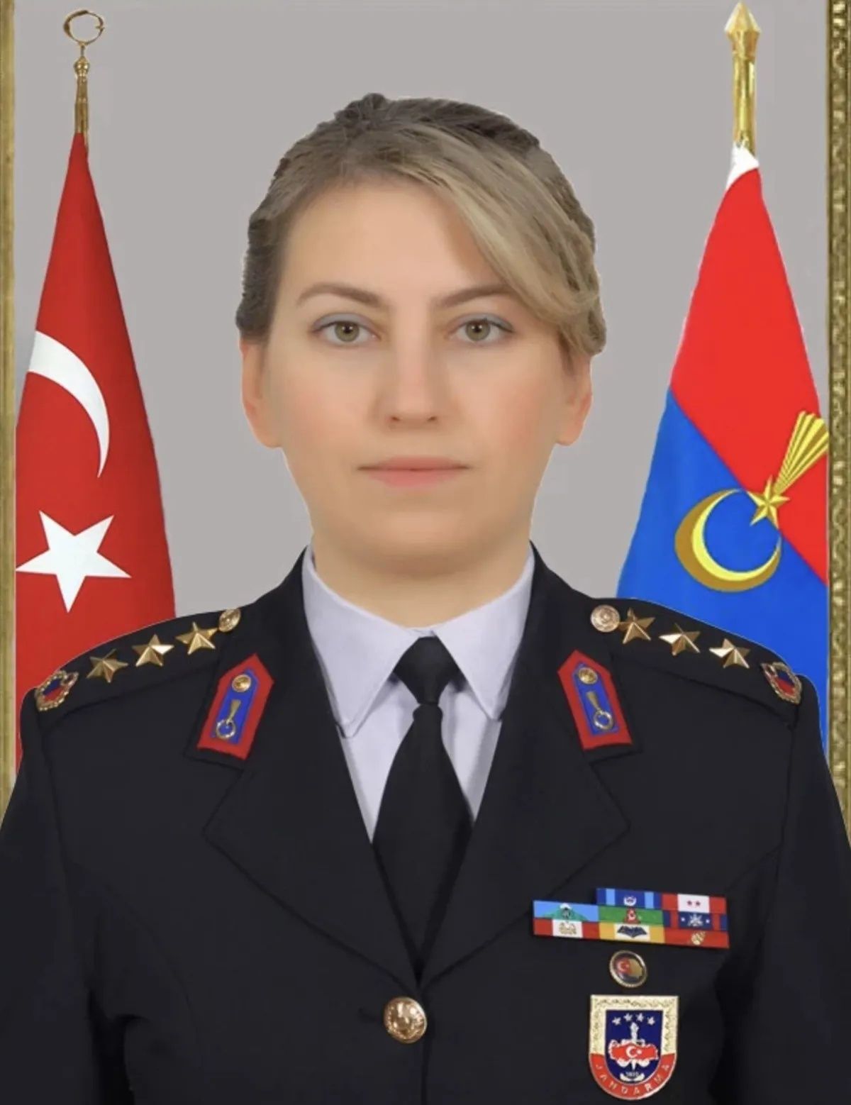 "Erdoğan başa gelirse kadınlar araba kullanamaz" diyen Özgür Özel, gör bunu! Jandarmanın kadın paşası! Gülden Mat Şakir tuğgeneralliğe terfi etti.. 4