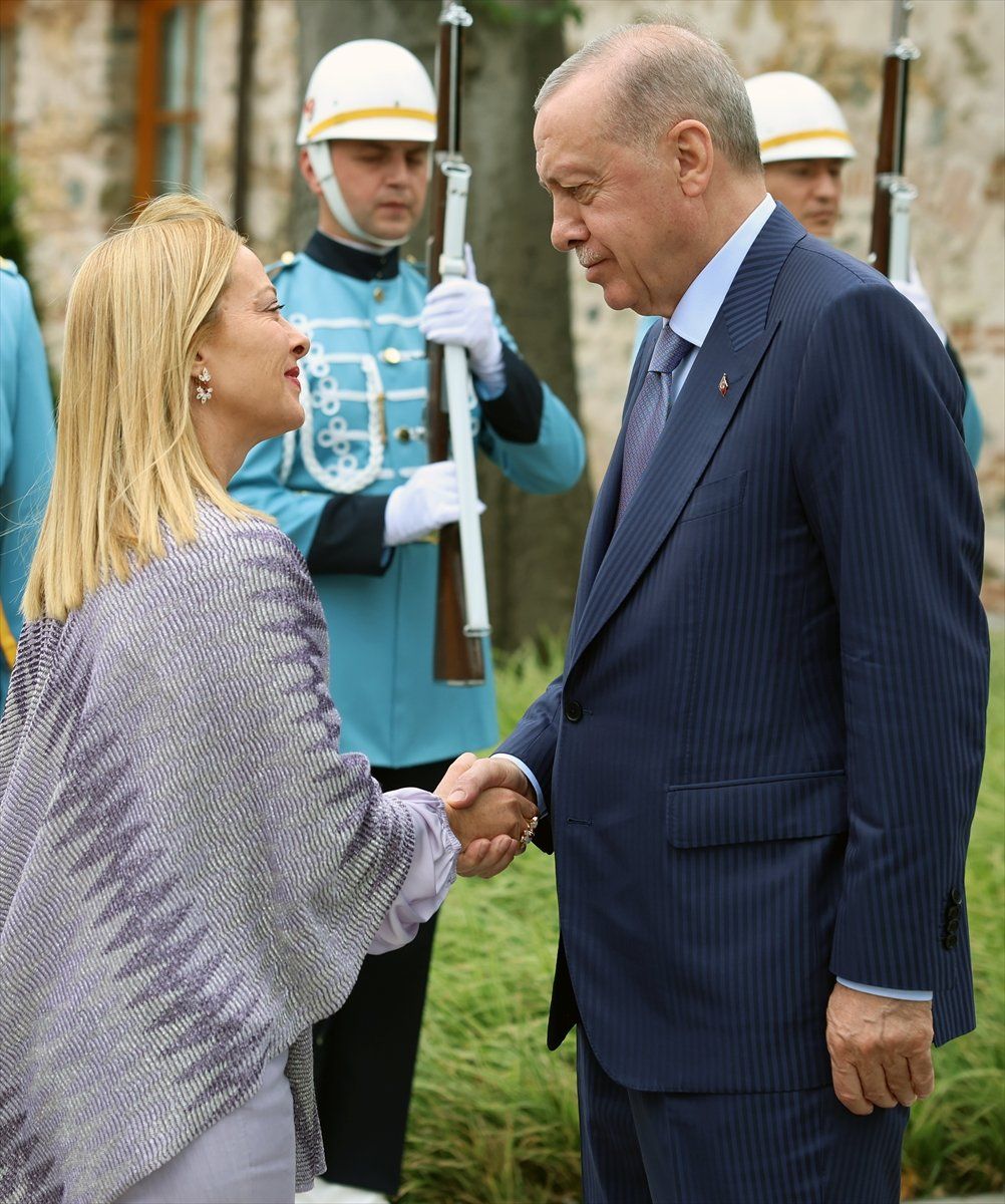 Meloni’nin çantasında ne var? Erdoğan-Meloni-Dibeybe üçlü zirvesinden ilk kareler! 2