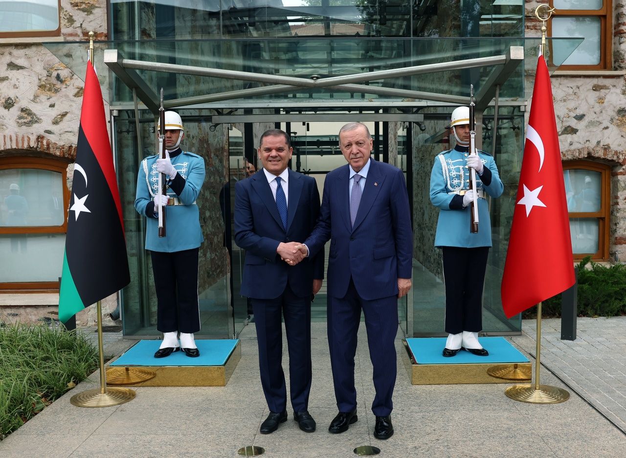 Meloni’nin çantasında ne var? Erdoğan-Meloni-Dibeybe üçlü zirvesinden ilk kareler! 5
