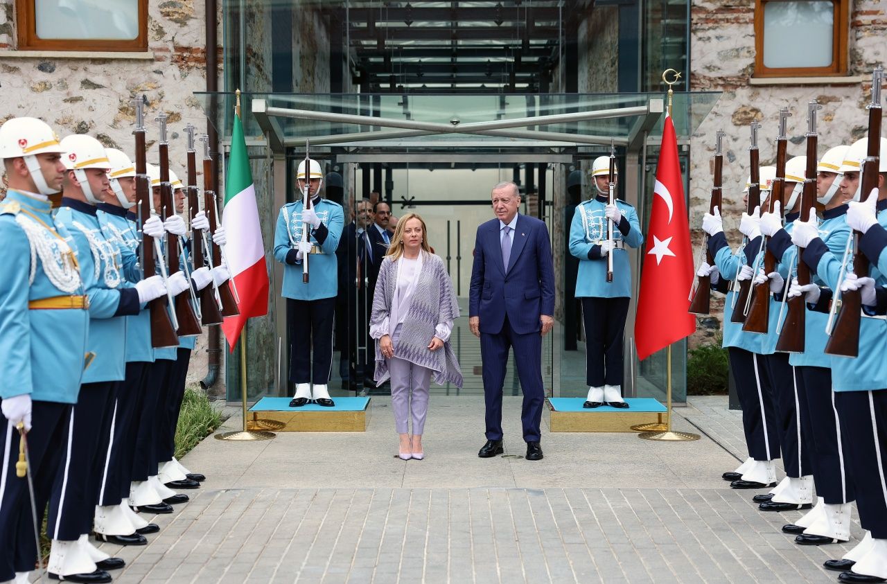 Meloni’nin çantasında ne var? Erdoğan-Meloni-Dibeybe üçlü zirvesinden ilk kareler! 4