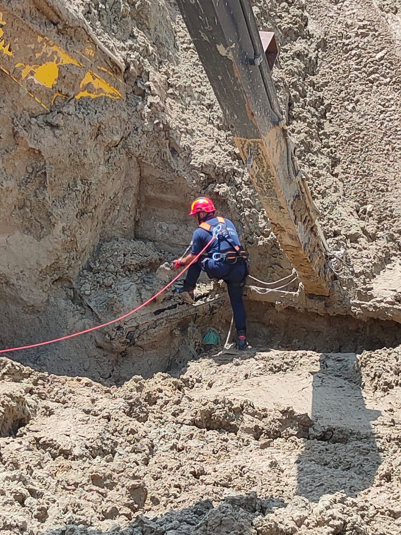 Silivri'de kum ocağında göçük: Balçığın altında kalan işçi 3 gün sonra cansız olarak çıkarıldı 3