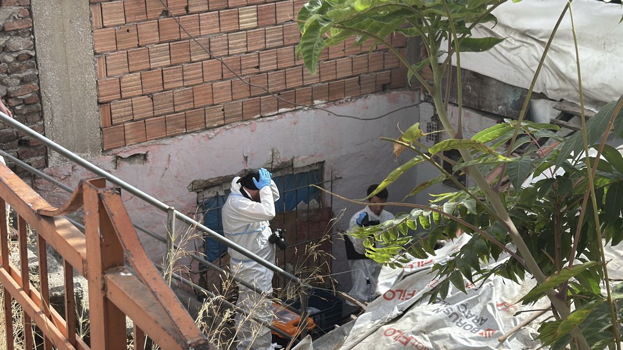 Kağıthane'de kan donduran vahşet! Yumurtayı çırpıyordu, ev arkadaşı arkadan gelip boğazını kesti 10