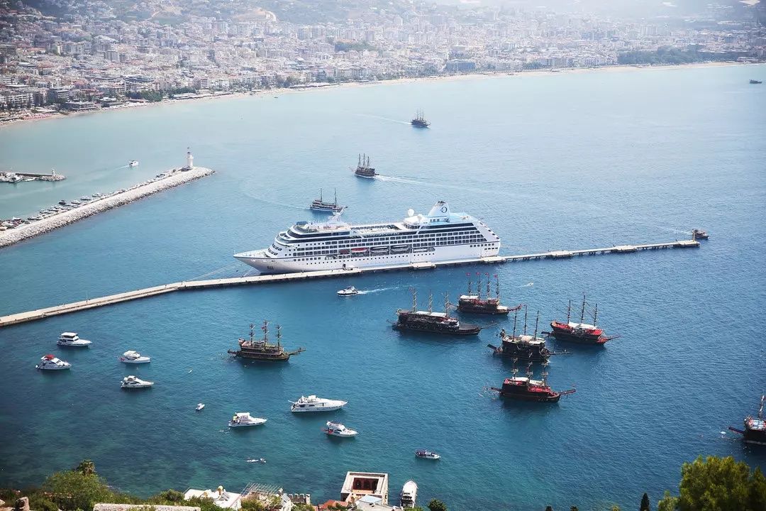 Görenler cep telefonlarına sarıldı! Antalya’ya demir atan dev kruvaziyer ilgi odağı oldu: 602 ABD vatandaşı Alanya’yı gezdi 2