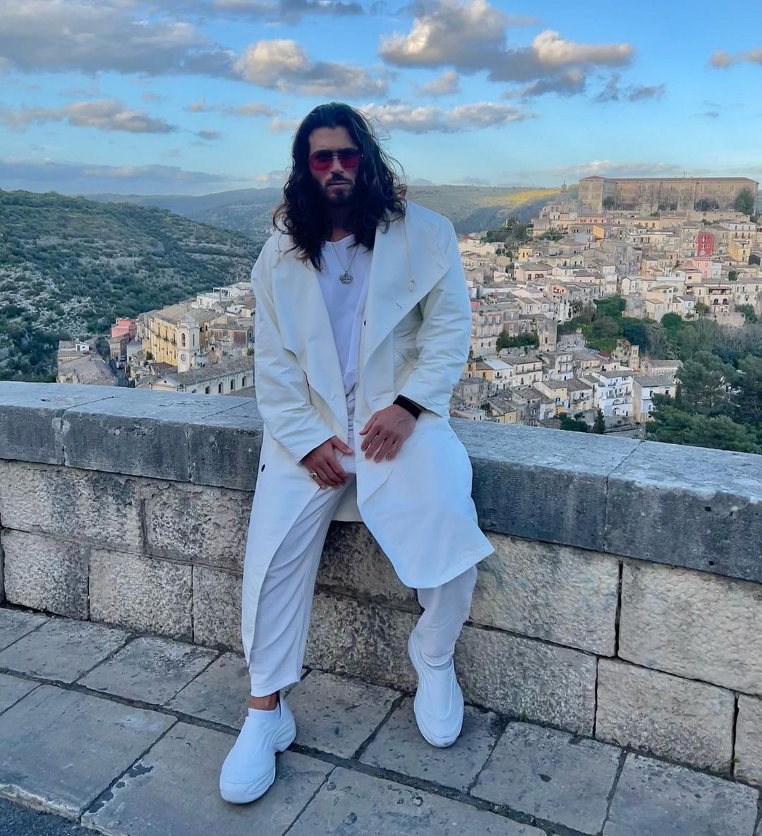 Can Yaman'dan çarpıcı paylaşım! "Yaşlıyım, çirkinim, alkoliğim, sağlığım bozuldu" 7