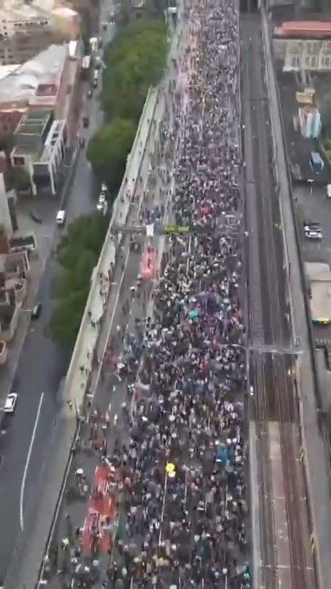 Sidney'de Gazze yürüyüşü... 100 bin kişi ünlü köprüyü kapattı: "Özgür Filistin" 2