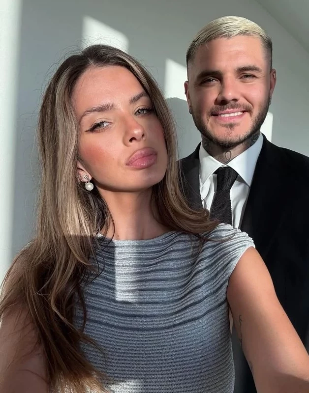 Icardi'nin sevgilisi China Suarez, cami ziyareti sırasında başörtüsü taktığı için kendisine hakaret eden takipçisine ayar verdi 1