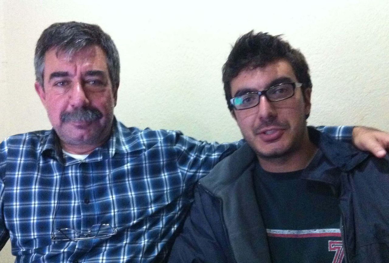 Foça'nın eski belediye başkanı Ahmet Nihat Dirim'in sazlıkta ölü bulunan oğlu Kerem Dirim son yolculuğuna uğurlandı 8
