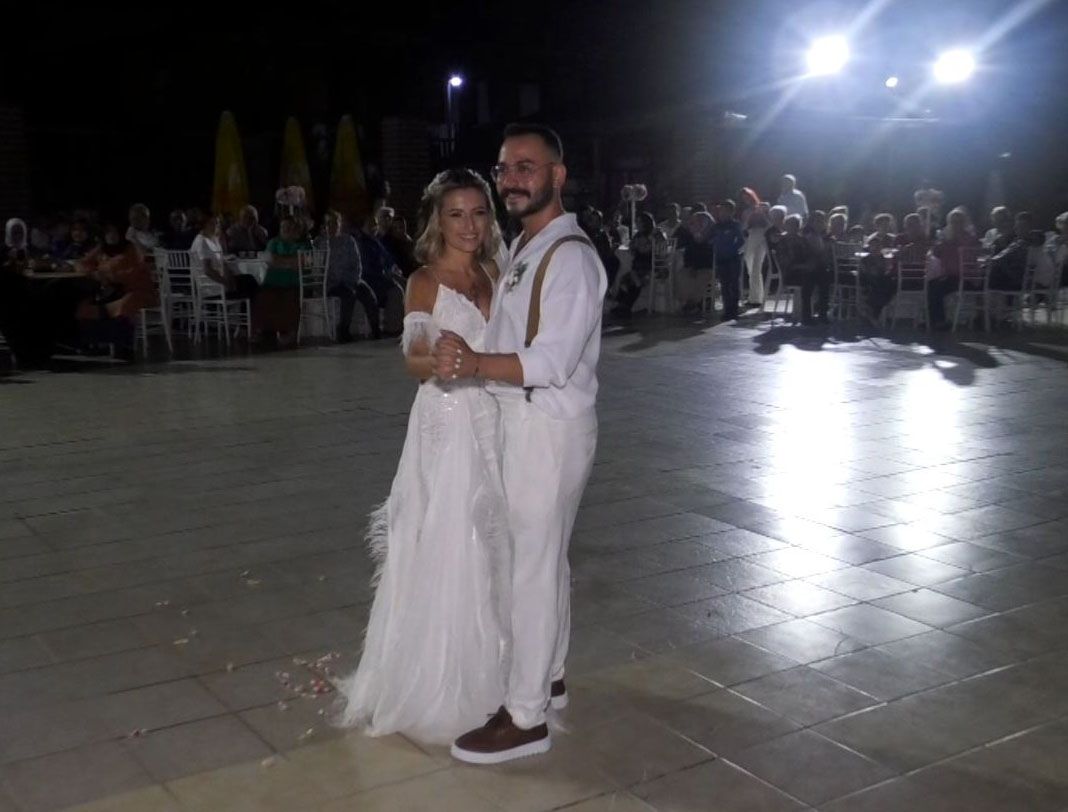 Sinem Topaloğlu'nun cinayetten 2 saat önceki fotoğrafı ve mesajı kahretti! Eve gelir diye dışarda yiyormuş 12