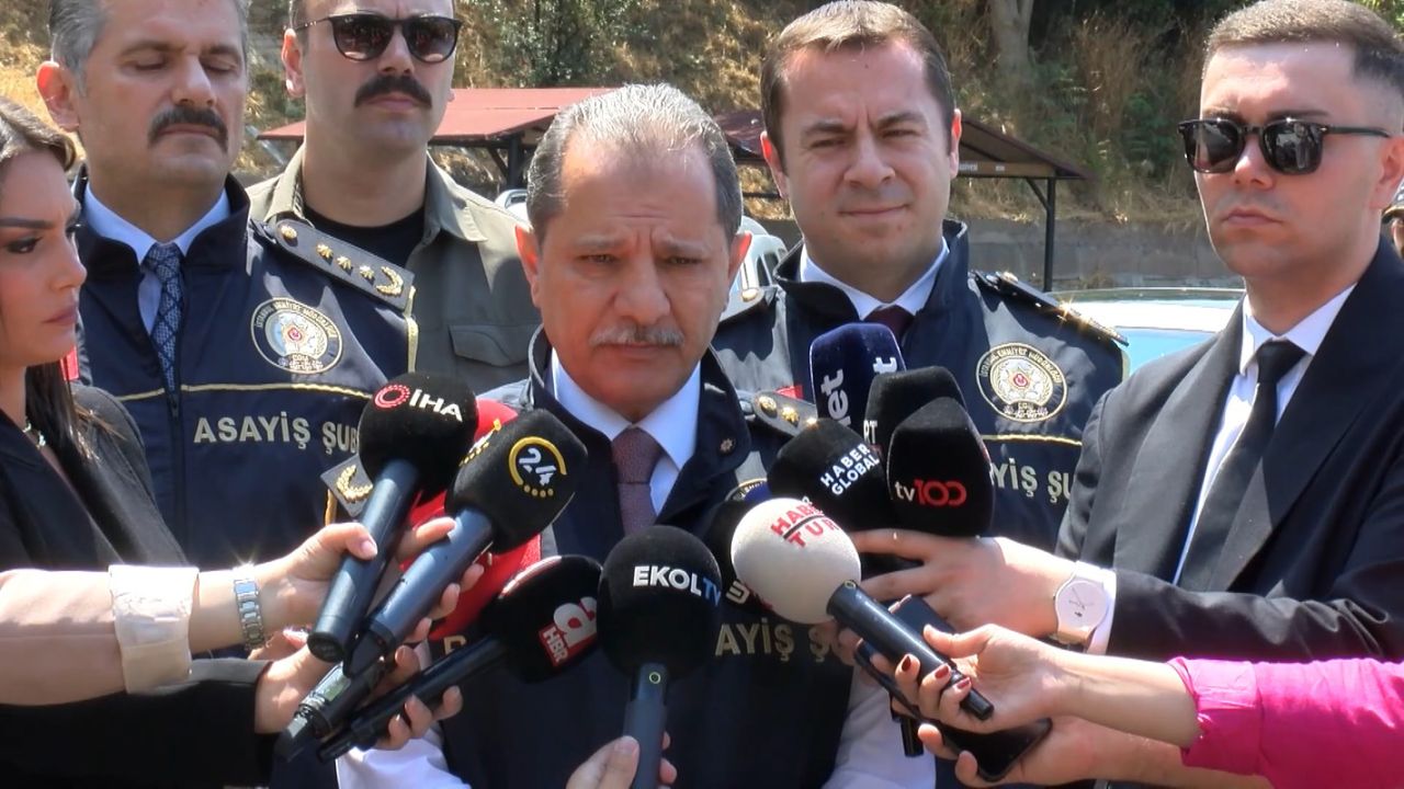 Şaseyi değiştir, belgeyi uydur, milyonları cebe at: İstanbul'da milyonlarca liralık otomobil vurgunu! Ele geçirilen araçlar böyle sergilendi... 8
