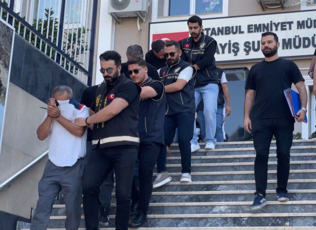 Şaseyi değiştir, belgeyi uydur, milyonları cebe at: İstanbul'da milyonlarca liralık otomobil vurgunu! Ele geçirilen araçlar böyle sergilendi... 2