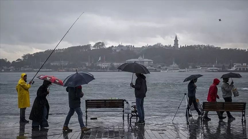 Şemsiyesiz evden çıkmayın: İstanbul güne sağanakla uyandı! Meteoroloji gün verip uyardı: Daha şiddetlisi geliyor! 2