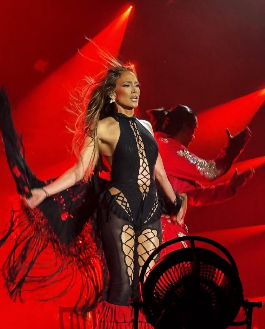 Jennifer Lopez İstanbul konserinde unutulmaz bir gece yaşattı! Sahne şovları ve kıyafetleri herkesten tam not aldı 2